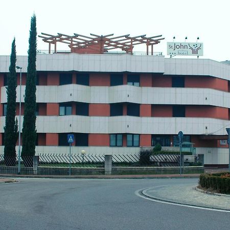 Hotel St John Дезио Экстерьер фото