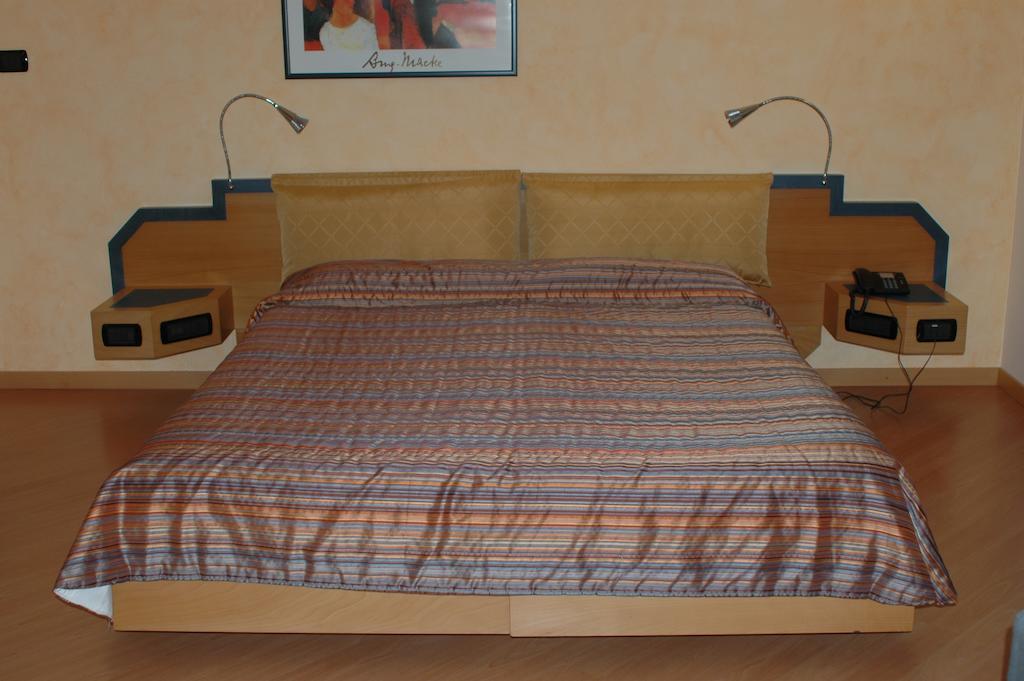 Hotel St John Дезио Экстерьер фото