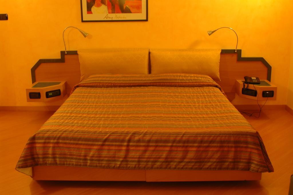 Hotel St John Дезио Экстерьер фото
