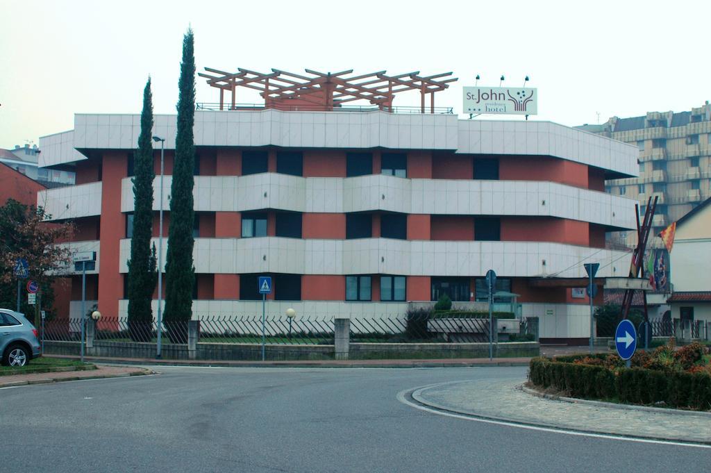 Hotel St John Дезио Экстерьер фото