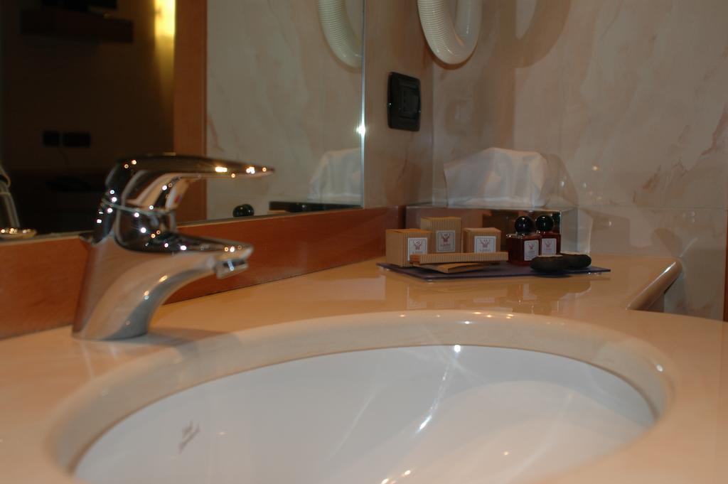 Hotel St John Дезио Экстерьер фото