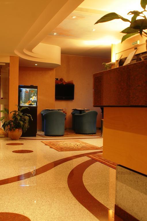 Hotel St John Дезио Экстерьер фото