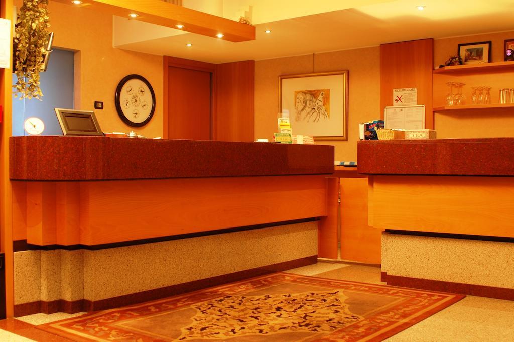 Hotel St John Дезио Экстерьер фото